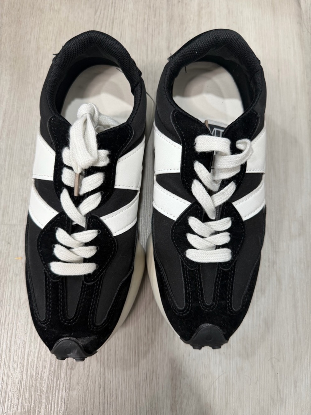 Women's Black & White Athletic Sneakers - Classic Contrast Design